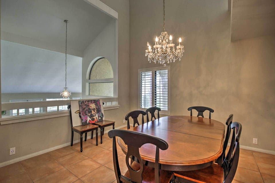 Dining Area | Dishware & Flatware Provided