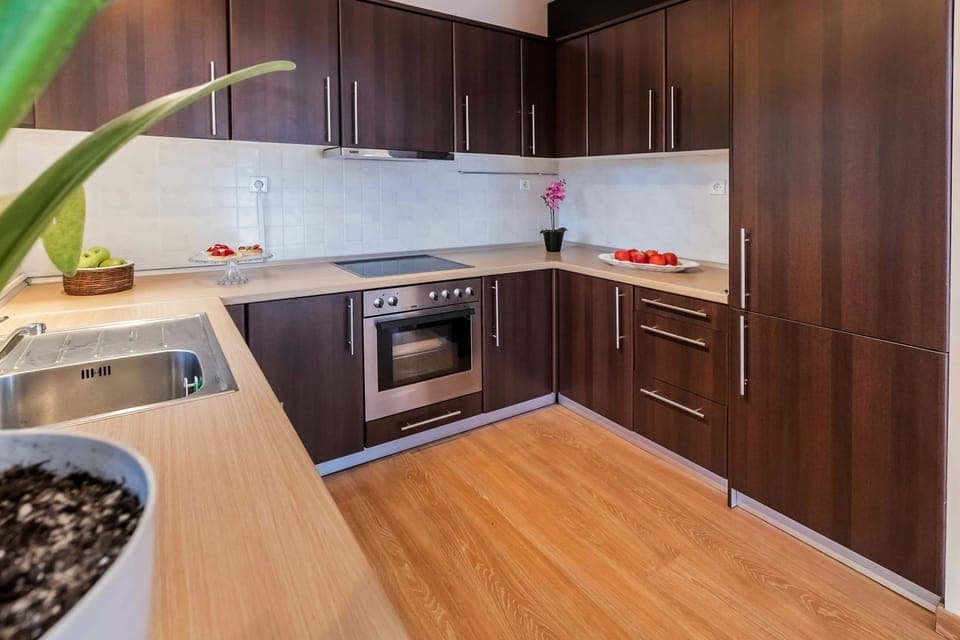 Fully Equipped Kitchen with Modern Appliances
Includes oven, microwave, stovetop, and ample counter space for cooking.