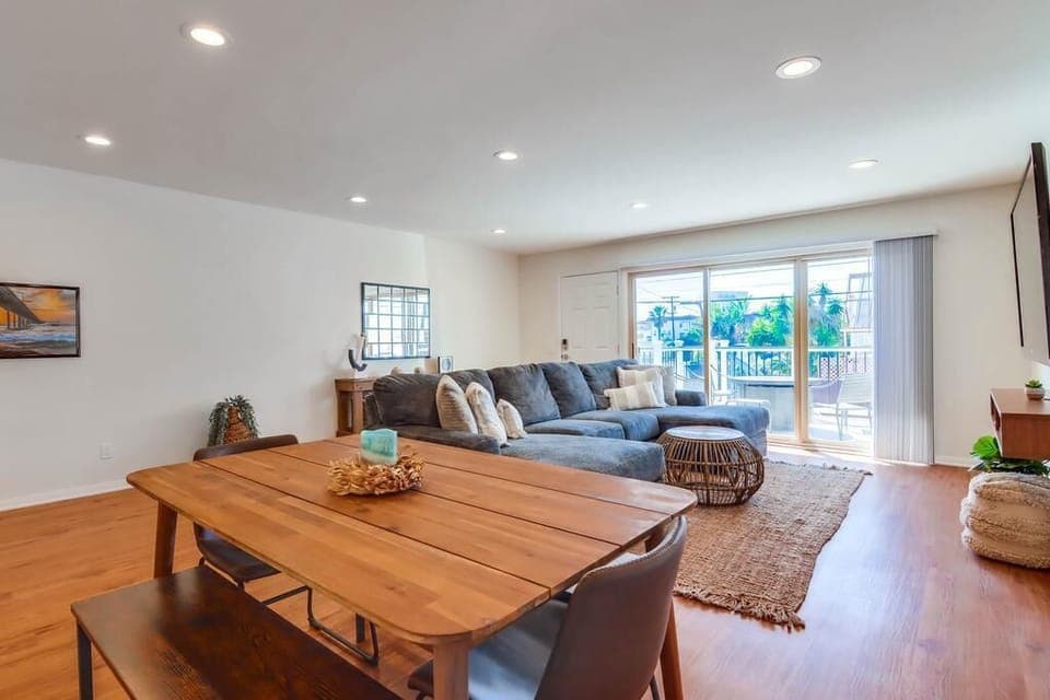 Open & Spacious Floorplan!