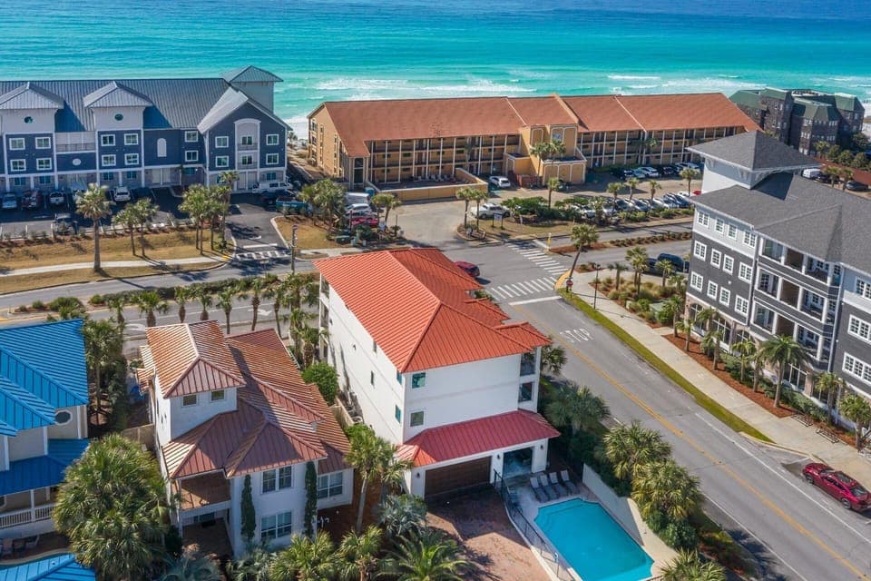 21-Henderson-Hideaway-Drone-Primary