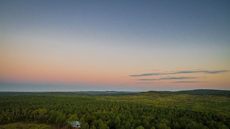 The Best Sunset in town, Walking Distance from the Lovers Lodge Honeymoon Cabin