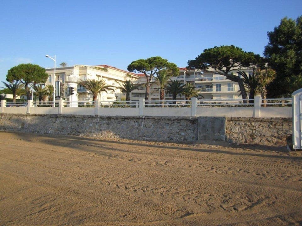 RP 217 15.  Royal Palm seen from the Beach