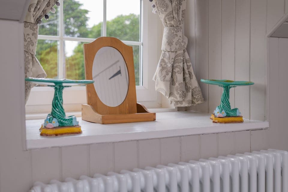 Details in blue bedroom