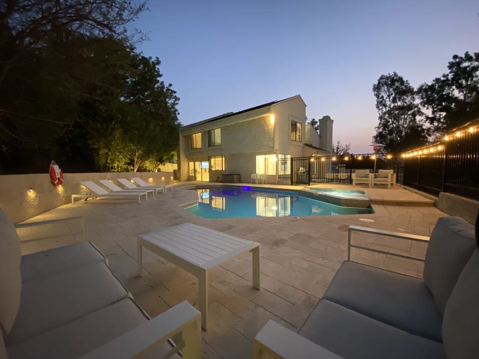 Carefully selected and placed lights create a relaxing atmosphere after sunset.