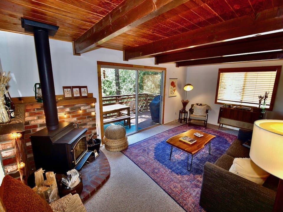 A spacious living area perfect for the whole group to gather an - A spacious living area perfect for the whole group to gather and relax.