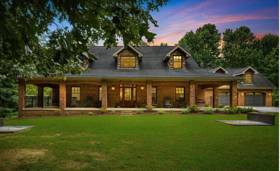 Welcome to The Lodge at The Huntly Estate!