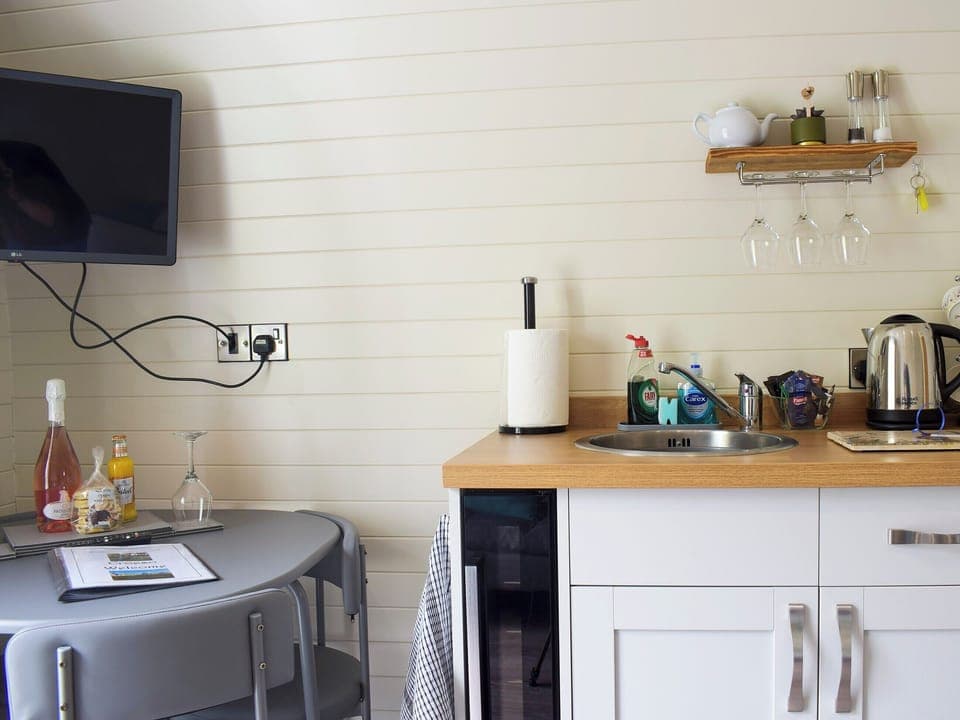 Kitchen | Efyrnwy Pod VIP - Pods Bodyddon, Llanfyllin, near Welshpool