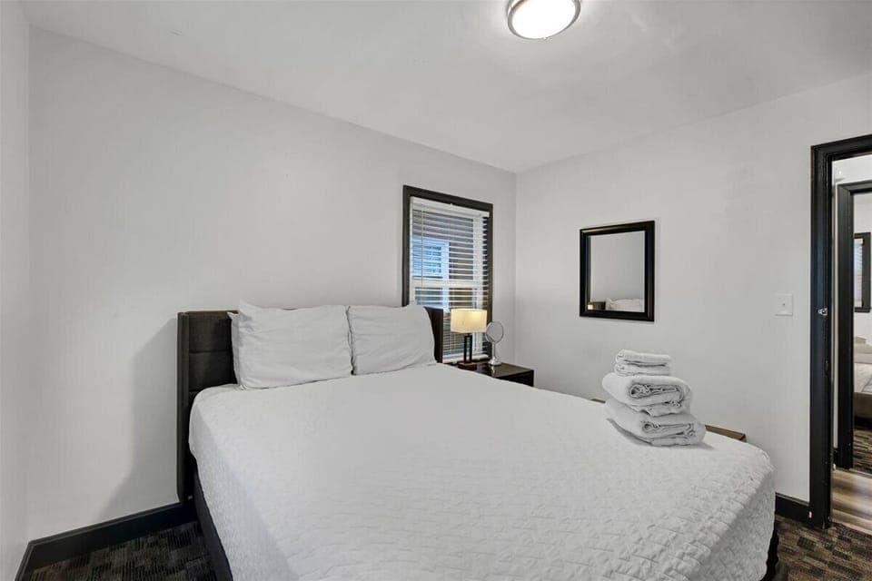 Bedroom 3 (second floor) w/ queen bed