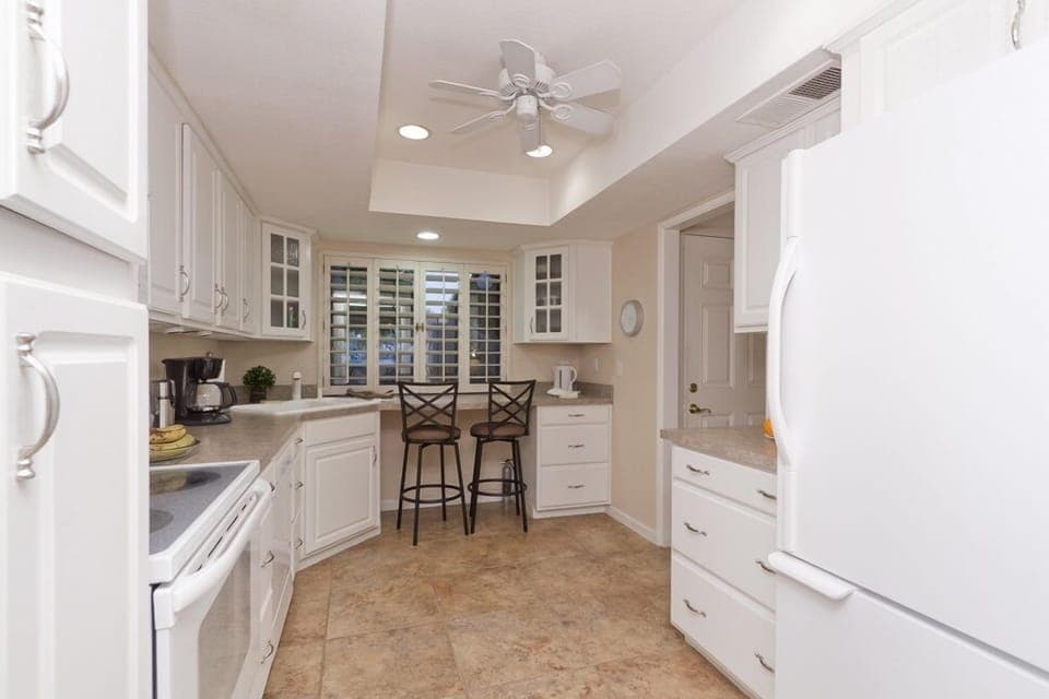 Breakfast nook for two