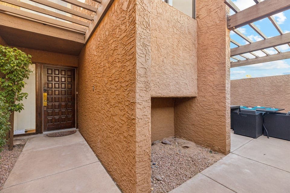 Entryway to Maravilloso and your first glimpse of the patio
