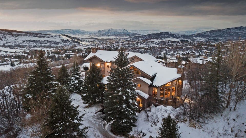 Glacier Lodge Grande, Aerial Exterior