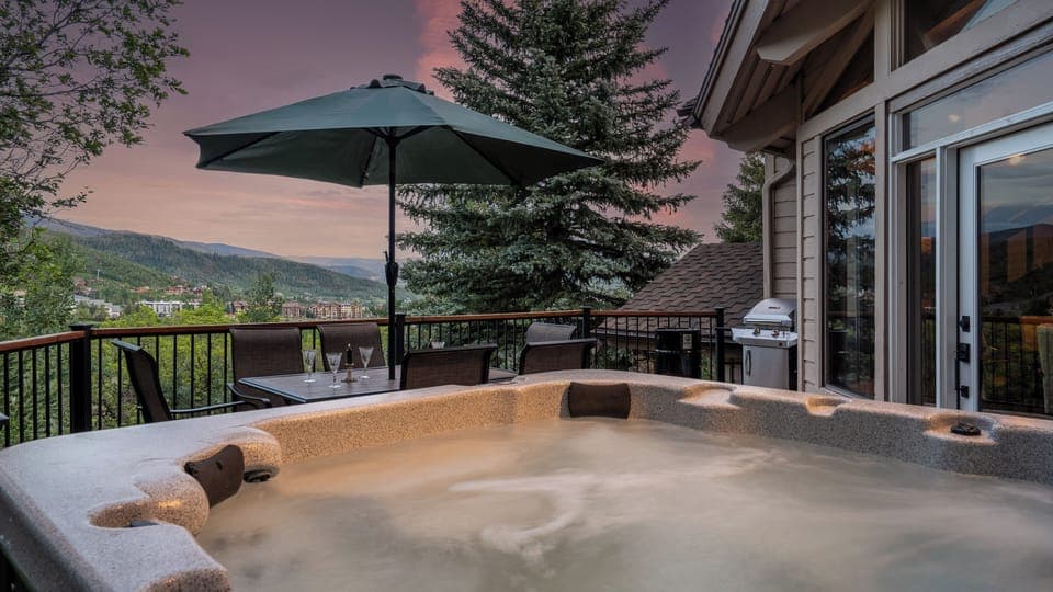 Hot Tub, Main Level, Glacier Lodge East