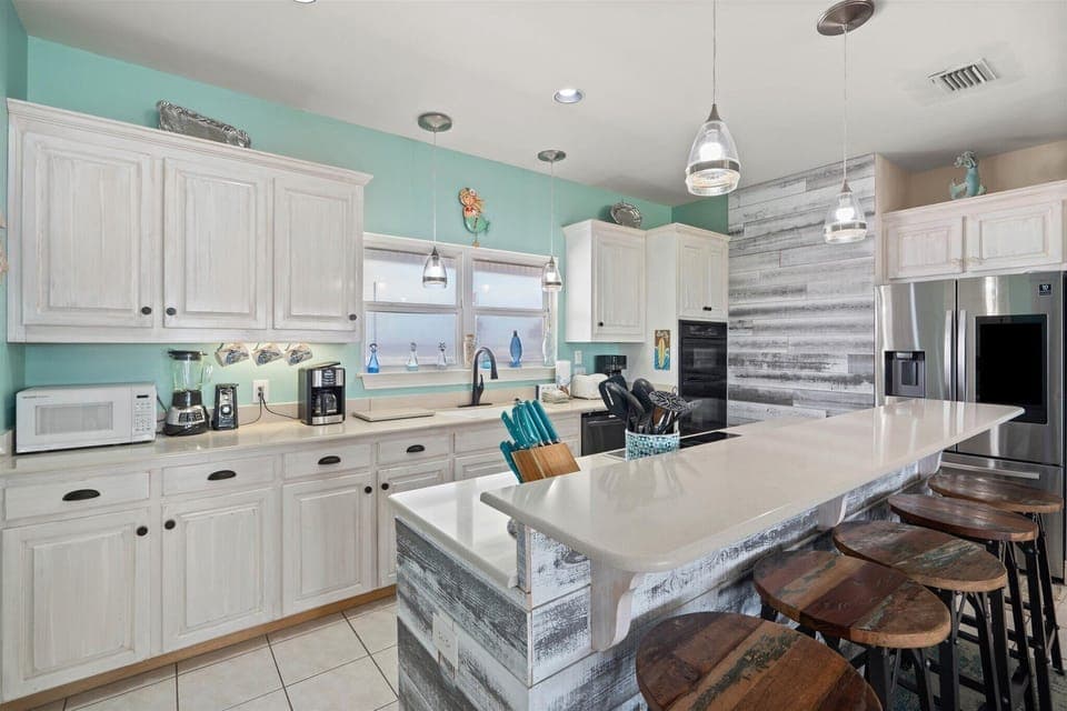 West End Girl Fully Equipped Kitchen
