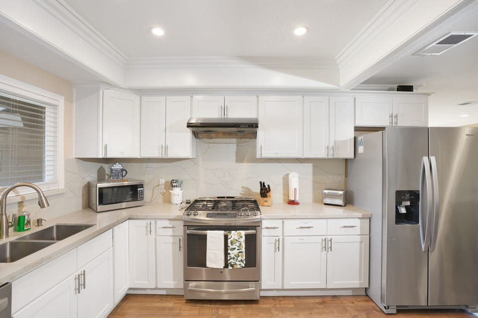 Kitchen-fully equipped kitchen. 