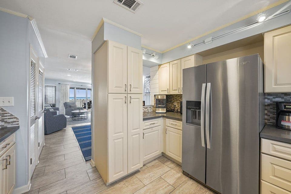 Dolphin Cove - Holiday Isle - Kitchen