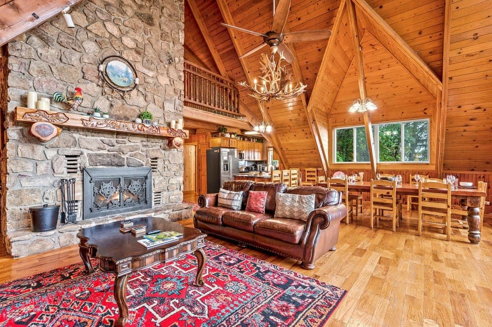 Grand Pinnacle's cozy living area