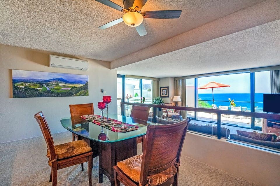 dining room below livingroom ocean view 