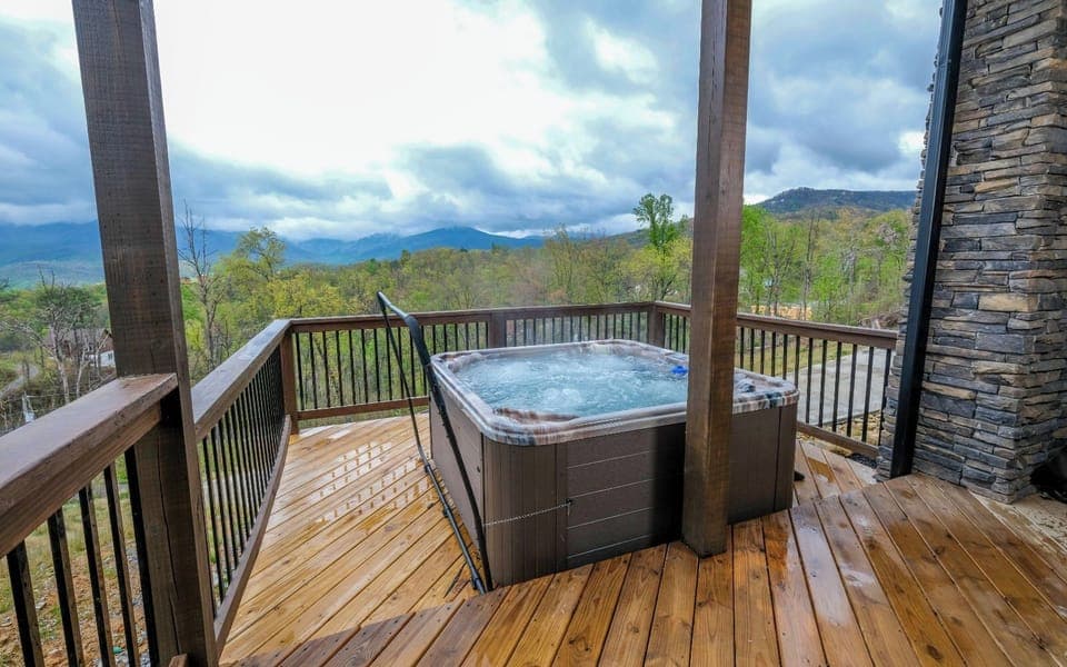 Outdoor spa tub