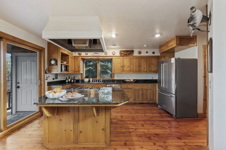A spacious kitchen to cook up a sumptuous meal for your guests.