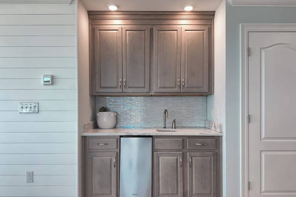 Wet bar with an ice maker