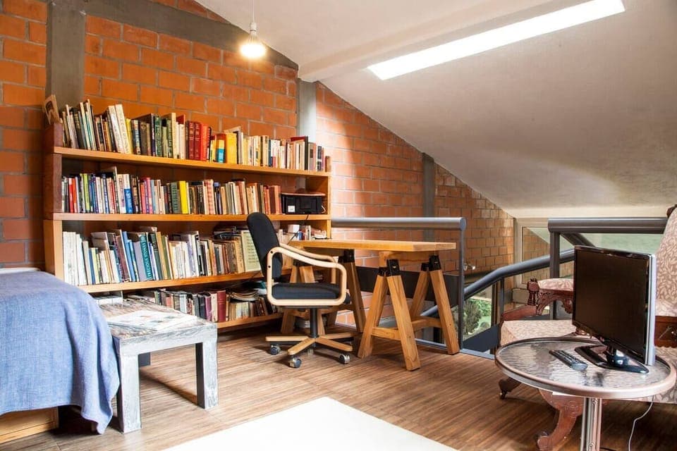 Upstairs Loft room area 
