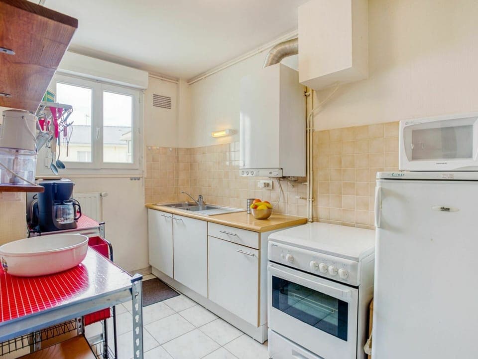 Cabinetry, Property, Kitchen Sink, Sink, Countertop, Kitchen, Kitchen Stove, Kitchen Appliance, Building, Interior Design