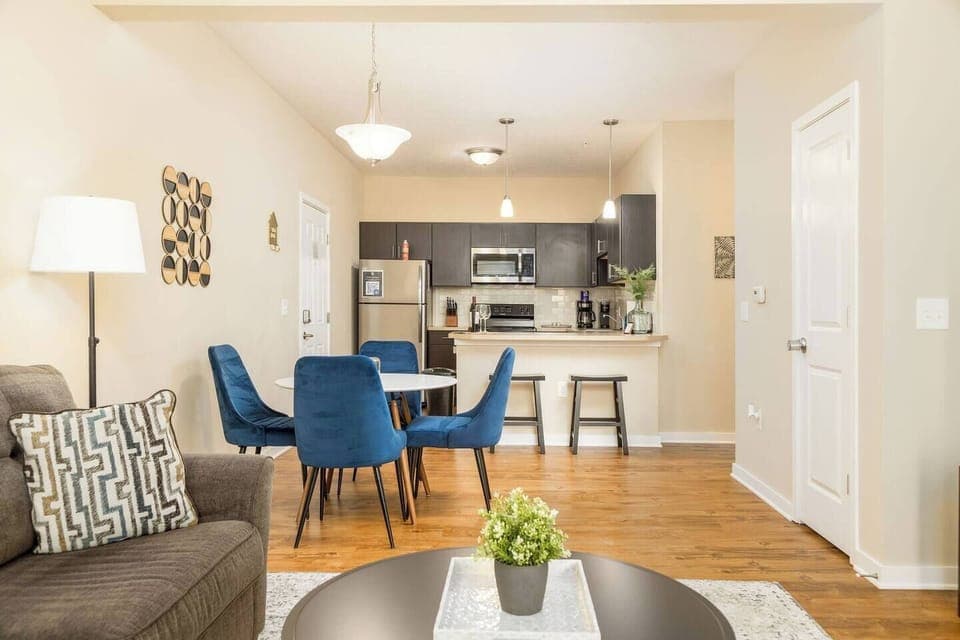 Rare for a 1BR apartment, this rental has a spacious dining area with table and 4 chairs - perfect for breakfasts, working from home, or an epic board game/puzzle night! 