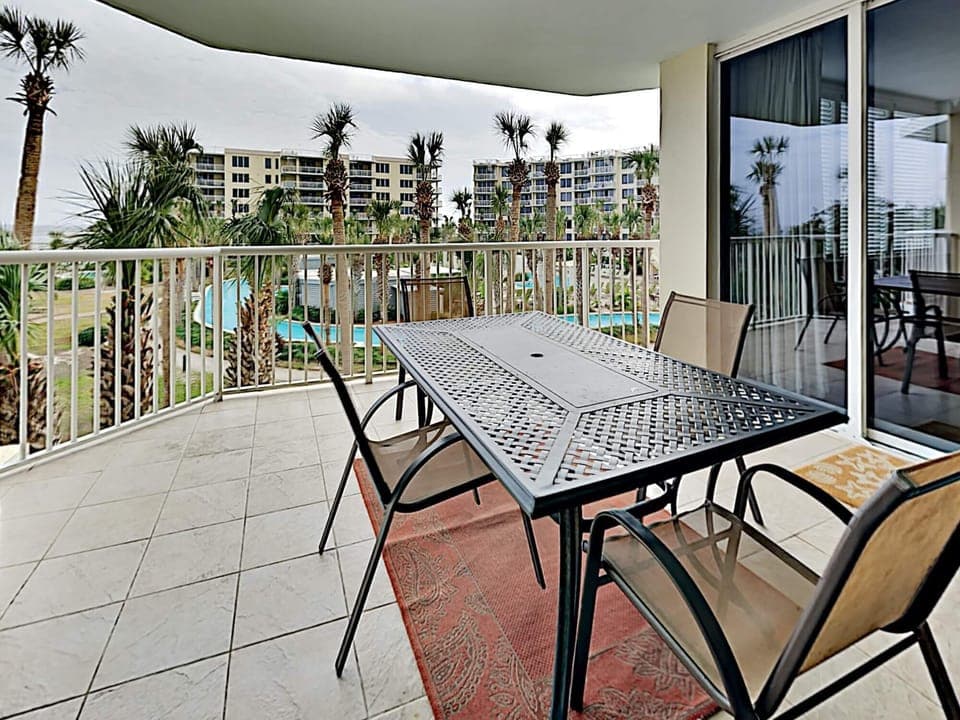 Welcome to Destin West Heron #306, where you'll have a beautiful pool view!