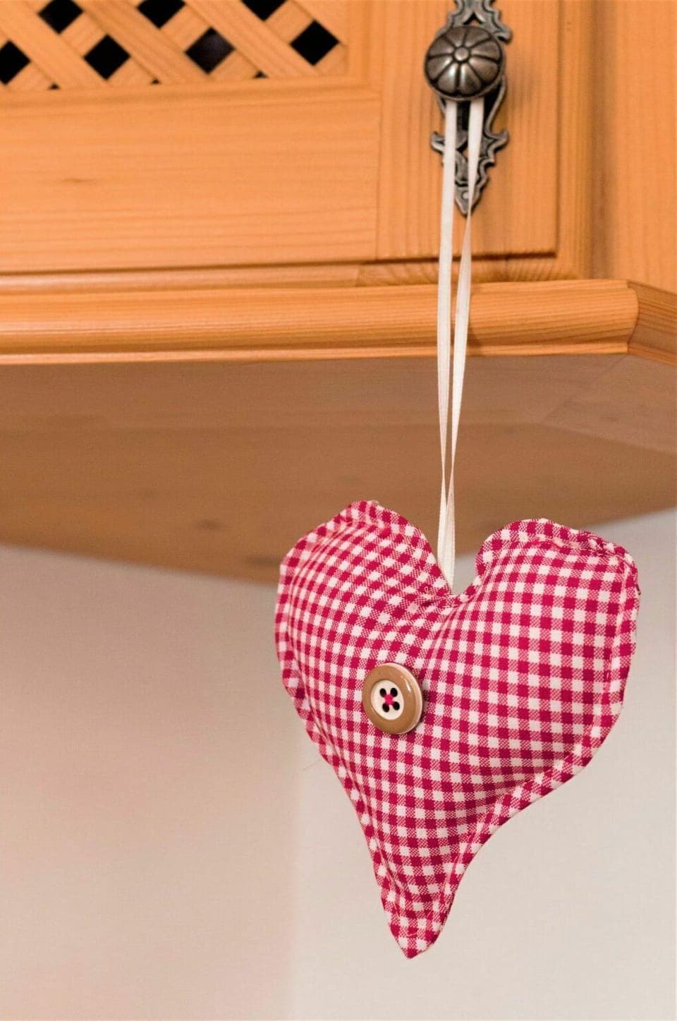 Wood, Lighting, Material Property, Magenta, Hardwood