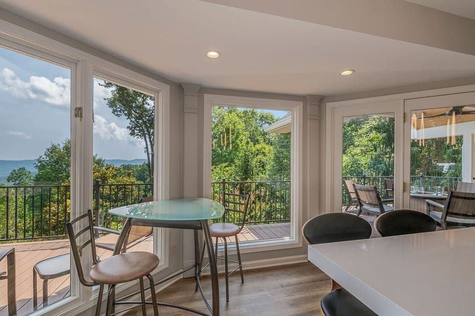 Kitchen nook with additional seating for 2