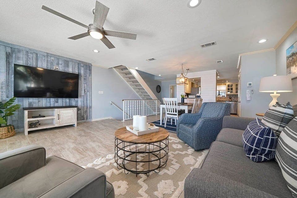 Family Tides - Holiday Isle - Living Room