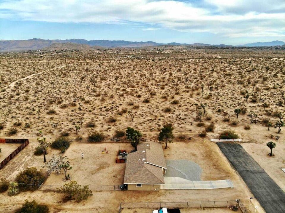 The house is located on the edge of a small community, at the end of the paved road but easily accessible. A perfect bland of nature and comfort for your desert getaway.