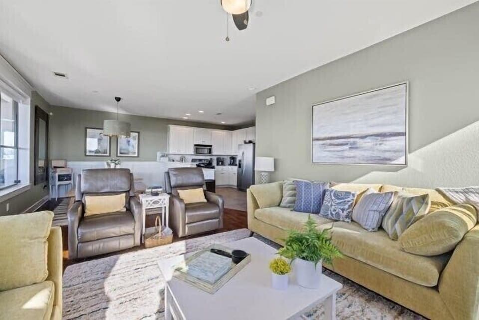 Family room with electric recliners and updated furnishings 