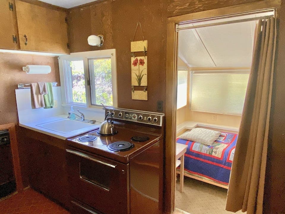 Kitchen & Twin bedroom