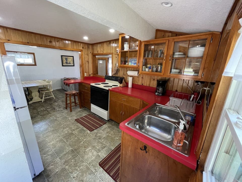 Nice large kitchen and fully equipped.