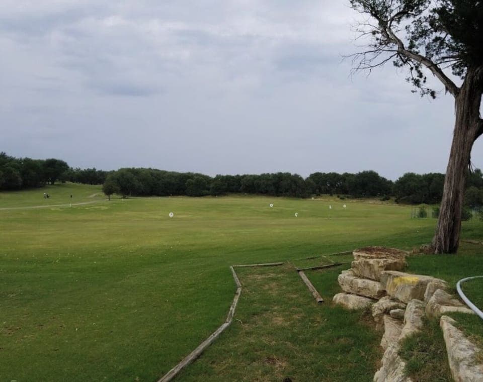 Golf & driving range 