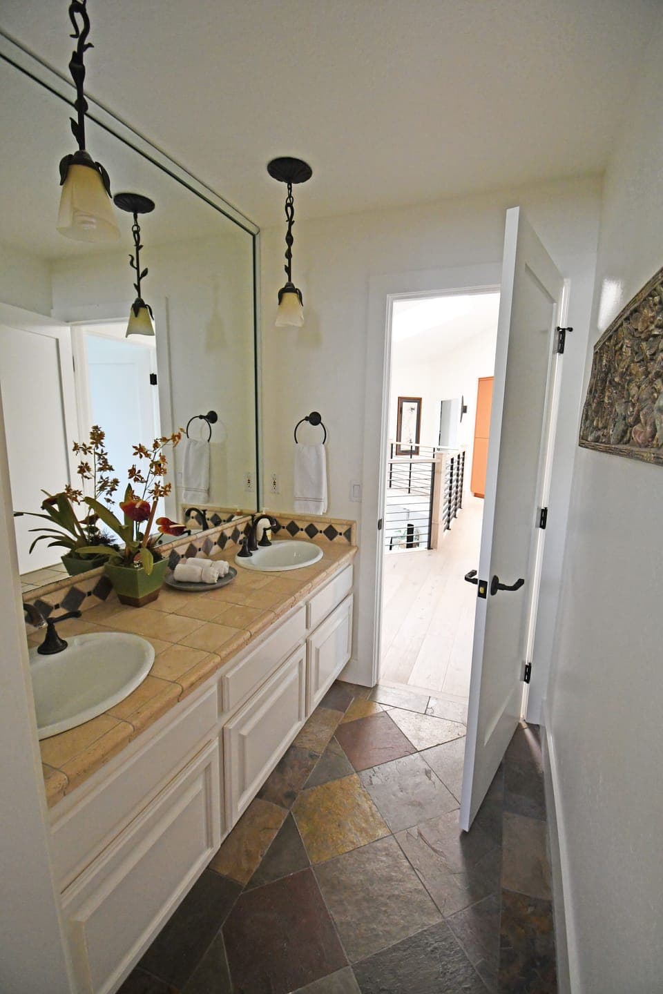 Upstairs hallway bath 