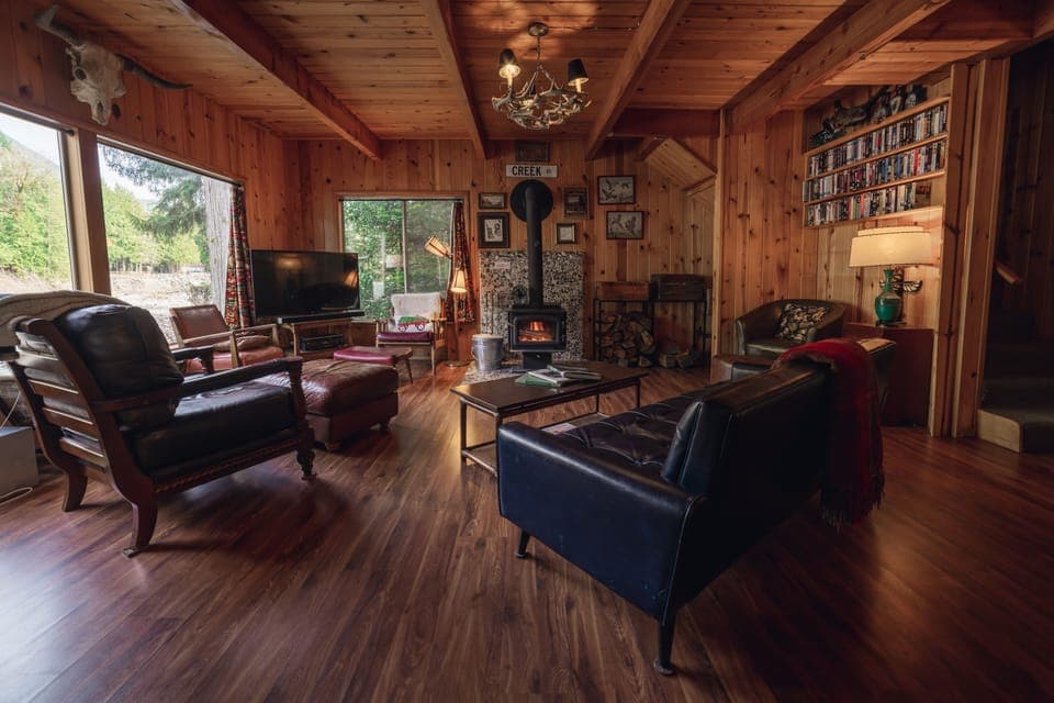 Welcome to Apple Rock Cabin! The living room is an inviting space for all