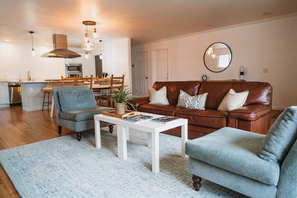 Stylish and inviting. We are waiting to host you during your next getaway. 