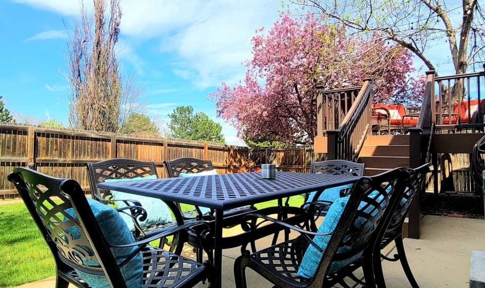Patio dining for 6