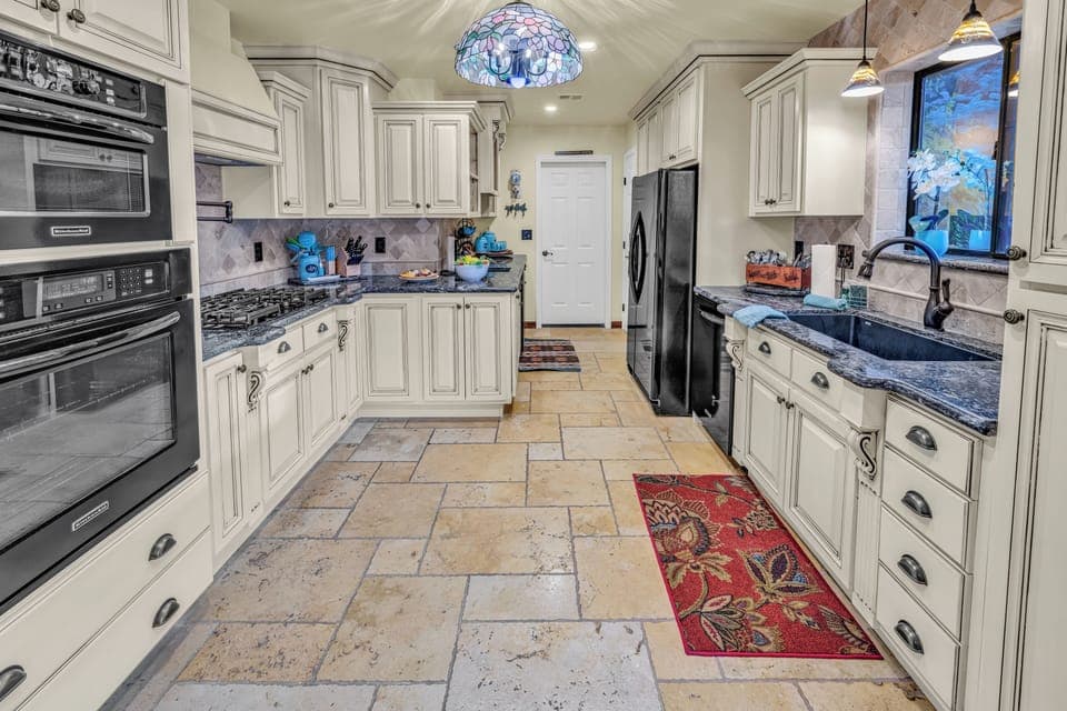 Fully Stocked Kithchen