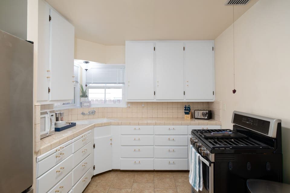 New Appliances - Fully Stocked - Microwave, Coffee/Tea Provided