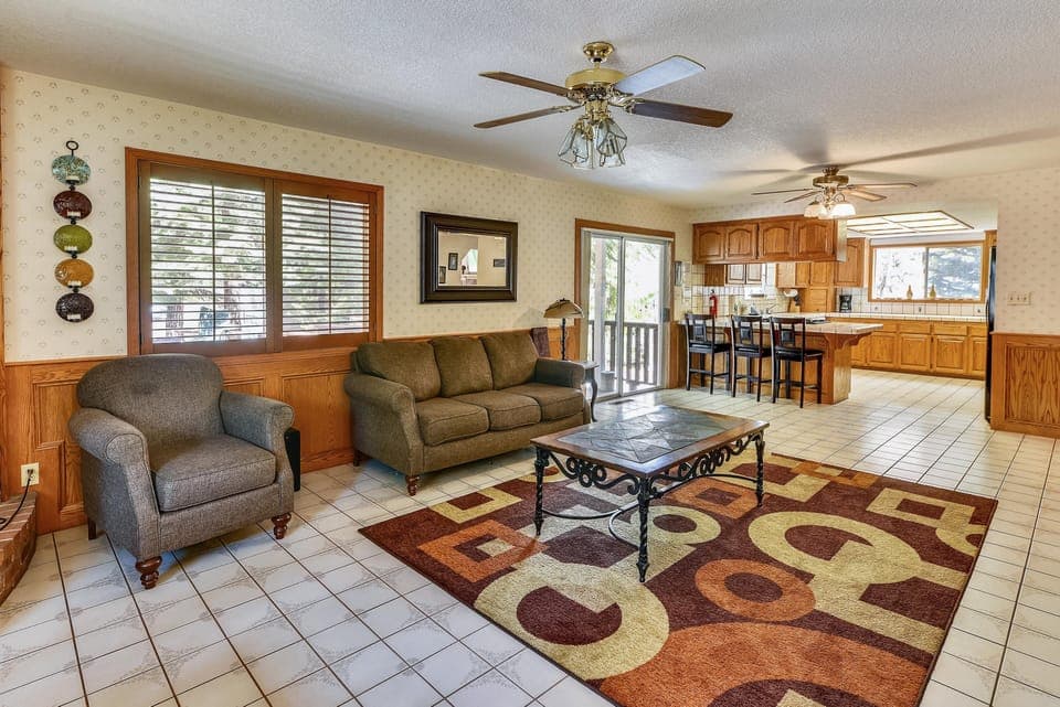 mainlevel-familyroom