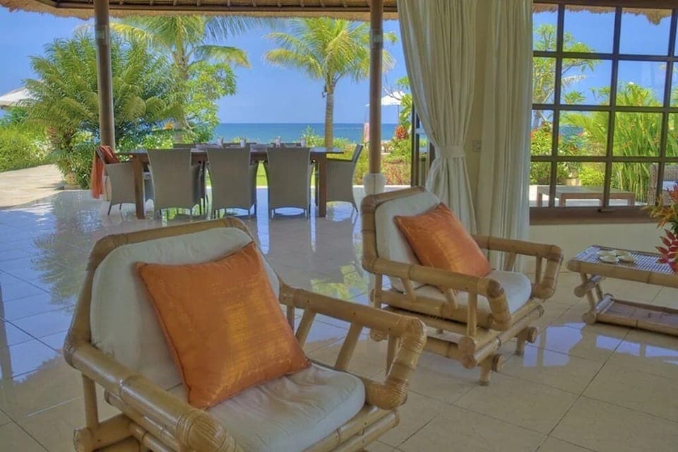 Nice spacious living room. 