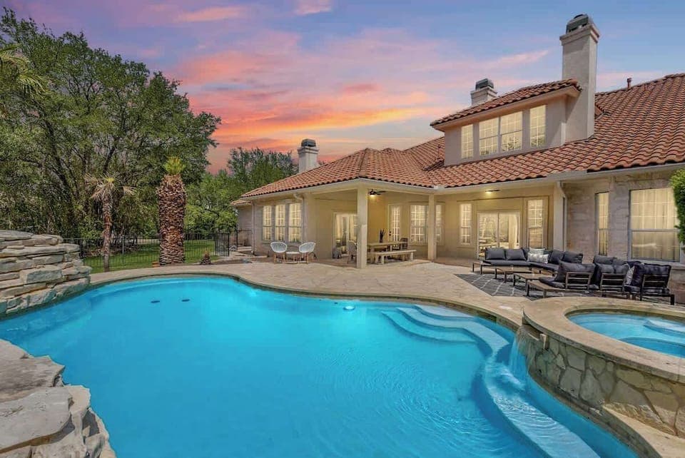 Welcome to the gorgeous Laguna Cliff Retreat!