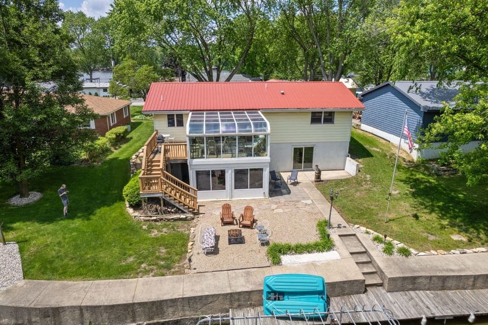 Glass Porch Cottage
Double Sunroom