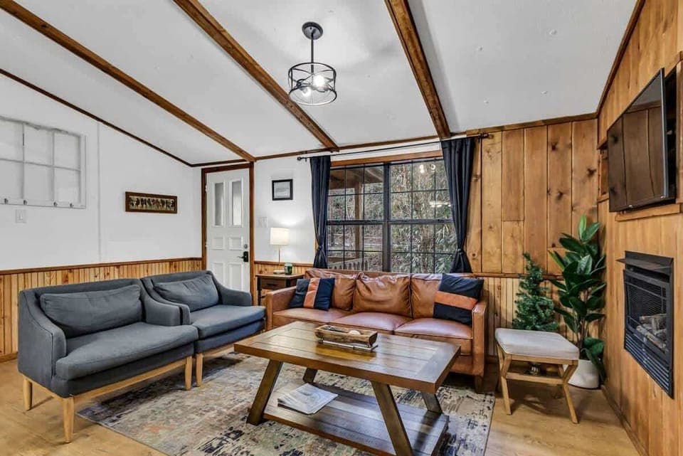 Spacious living room with TV and fireplace