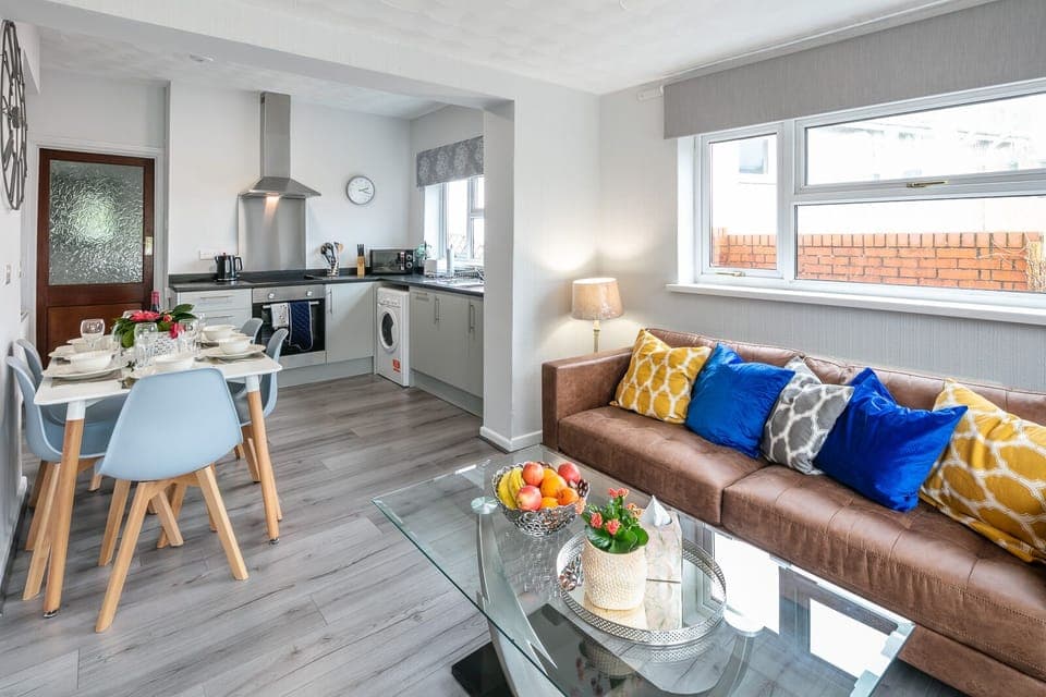 kitchen/dining/lounge