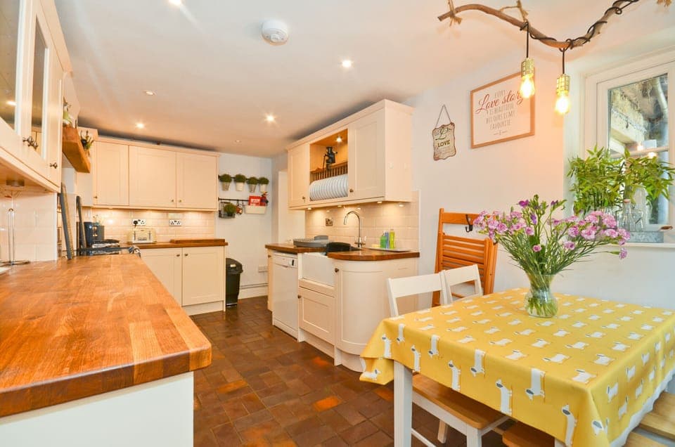 Enjoy a modern and fully equipped kitchen diner at 1 Apse Castle Cottage, perfect for family meals and holiday gatherings in Shanklin, Isle of Wight.