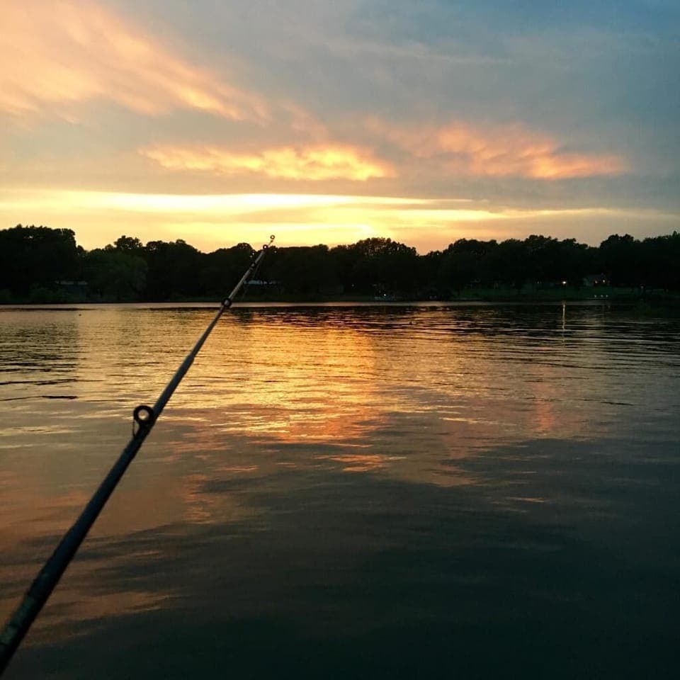 Beautiful lake front property.
Located 10 minutes from new BoisD’Ark lake